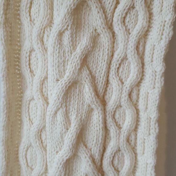 NWT ARAN WOOLEN MILLS Irish Merino Wool Pocket Scarf Wooden buttons Shawl Cream - Picture 4 of 11